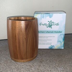 The Pretty Turtle Wooden / Bamboo Kitchen Utensil Holder